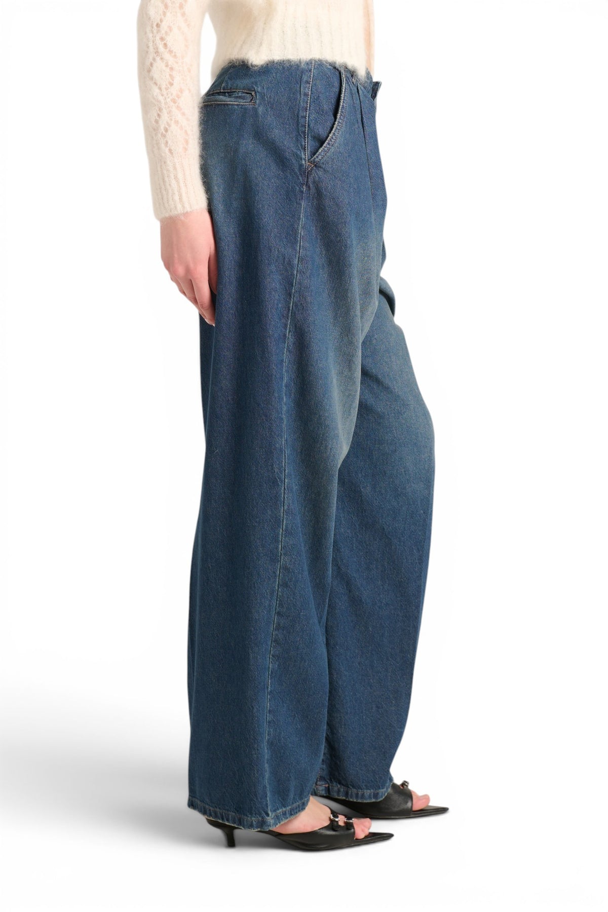 Cindy straight leg jeans in frayed denim with pleats