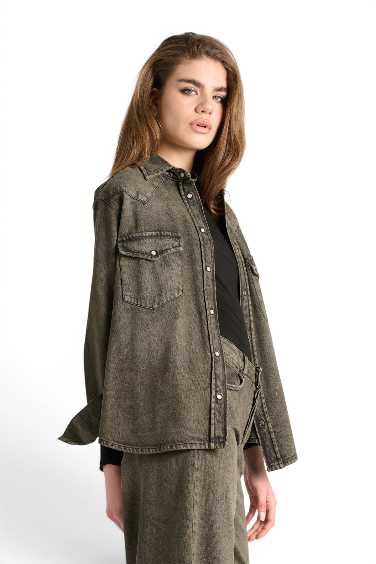 Giacca Camicia Patty boxfit in denim nero cioccolato slegato