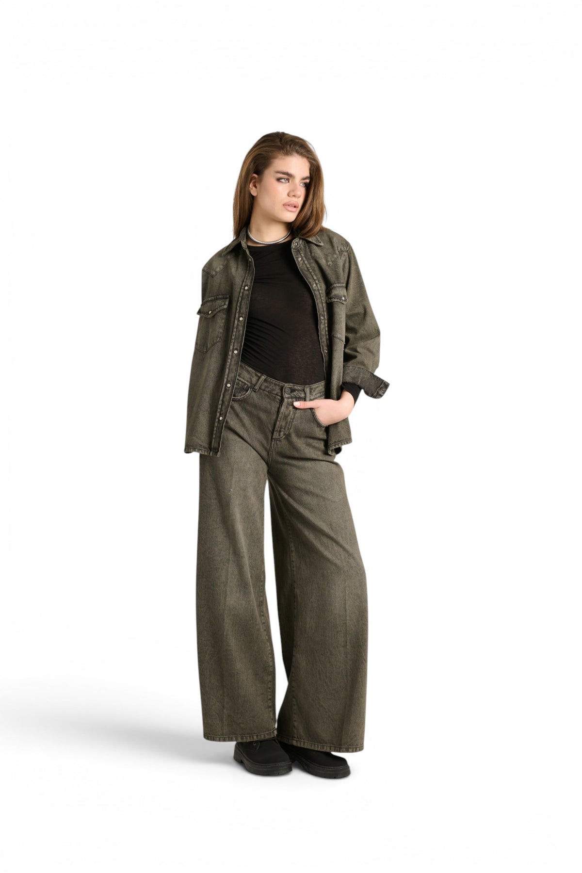 Giacca Camicia Patty boxfit in denim nero cioccolato slegato