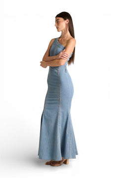Abito Bianca in denim comfort a monospalla con fondo godet