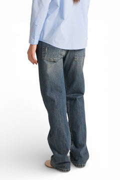 Jeans Bryana straight in denim fermo con abrasioni