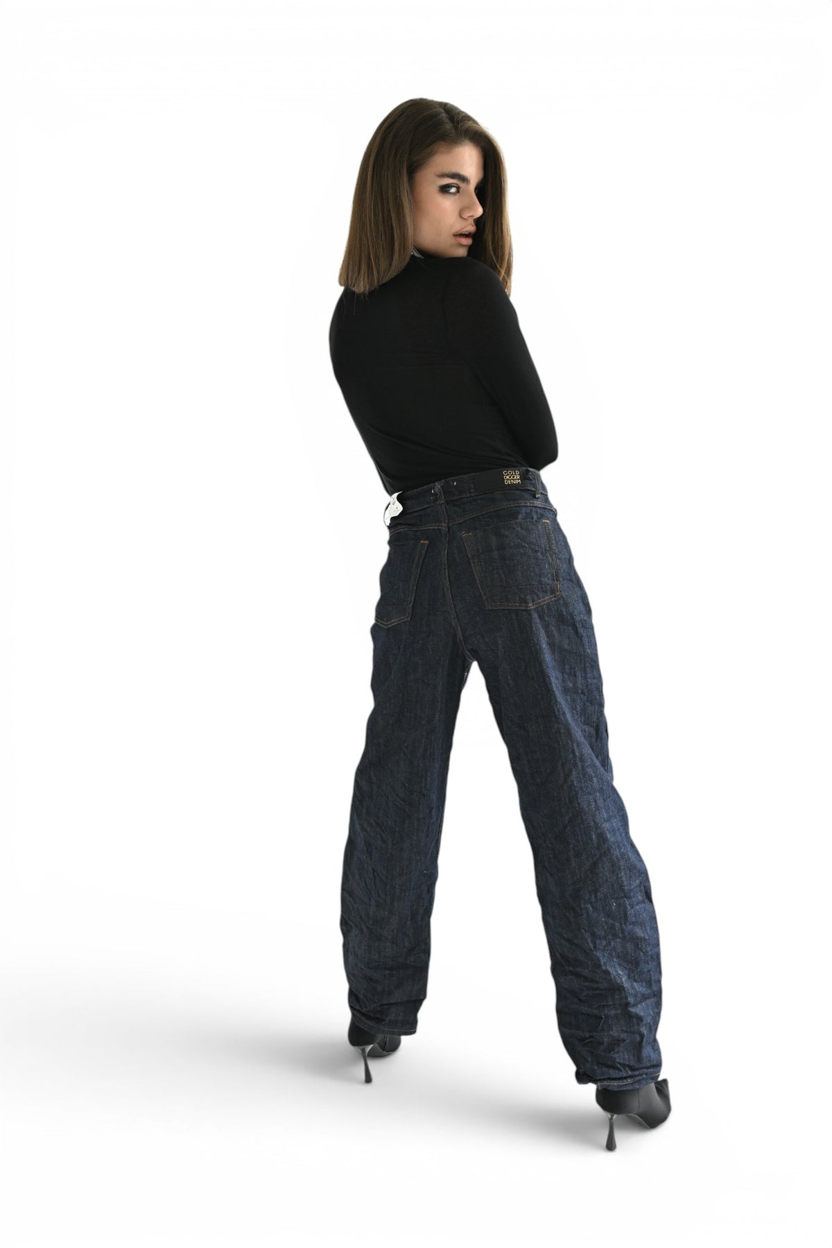 Ashley barrel jeans in raw wrinkled-effect denim