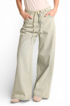 Jeans Diana straight wide leg con coulisse in denim slegato