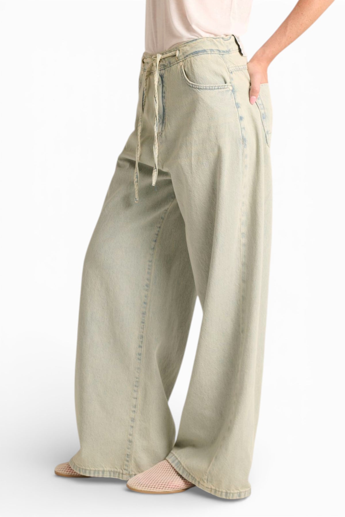 Jeans Diana straight wide leg con coulisse in denim slegato
