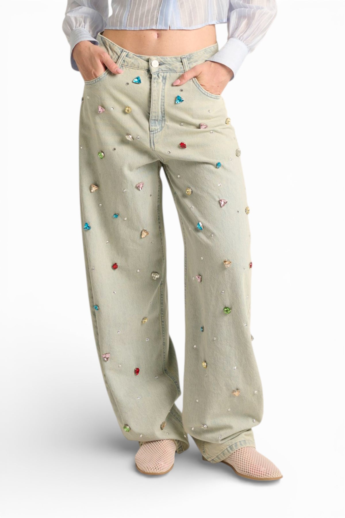 Jeans Ashley barrel con strass e castoni in denim slegato