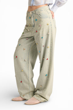 Jeans Ashley barrel con strass e castoni in denim slegato