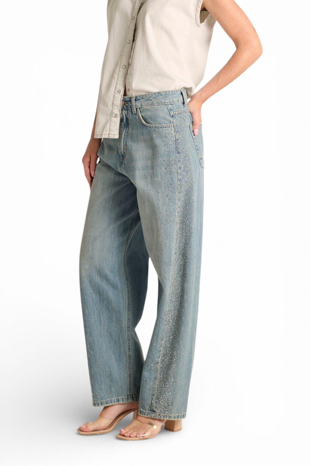 Jeans Anya eggfit con esplosione strass laterale