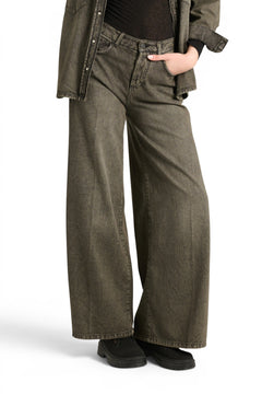 Jeans Camila wide leg in denim nero cioccolato slegato