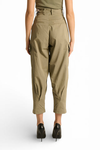 Pantaloni Debora cargo balloon fit in gabardine a vita alta con pinces