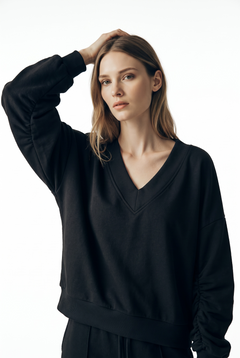 Felpa Pearl oversize con scollo a V e maniche curvate