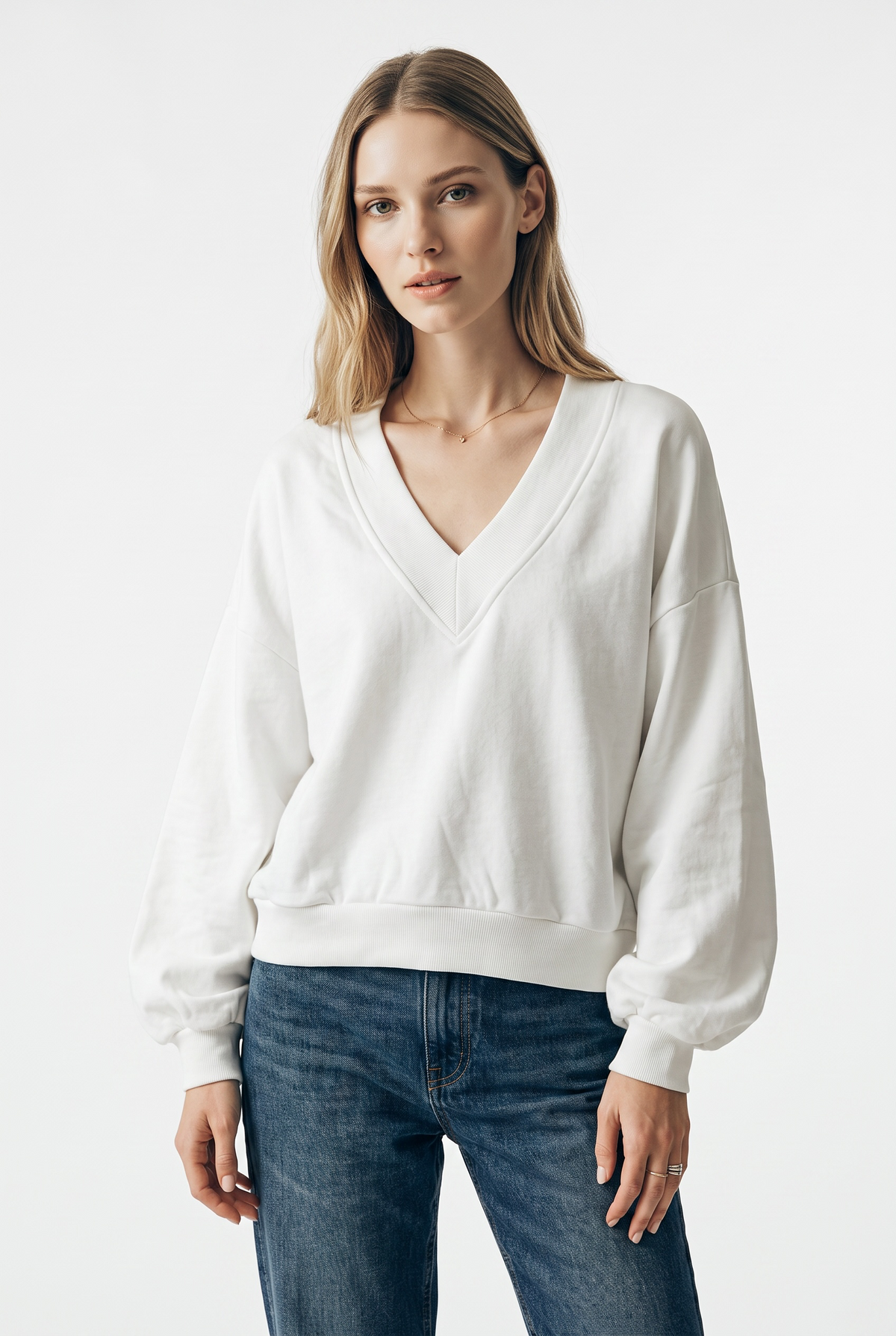 Felpa Pearl oversize con scollo a V e maniche curvate