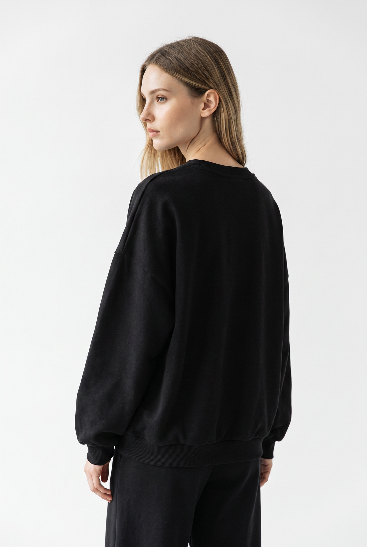 Felpa Pearl oversize con scollo a V e maniche curvate