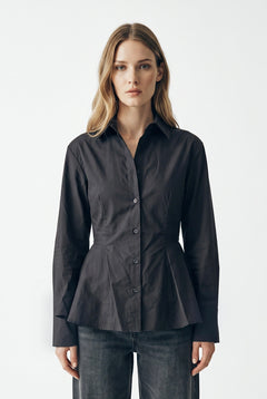 Yvette shirt in cotton poplin with side flare