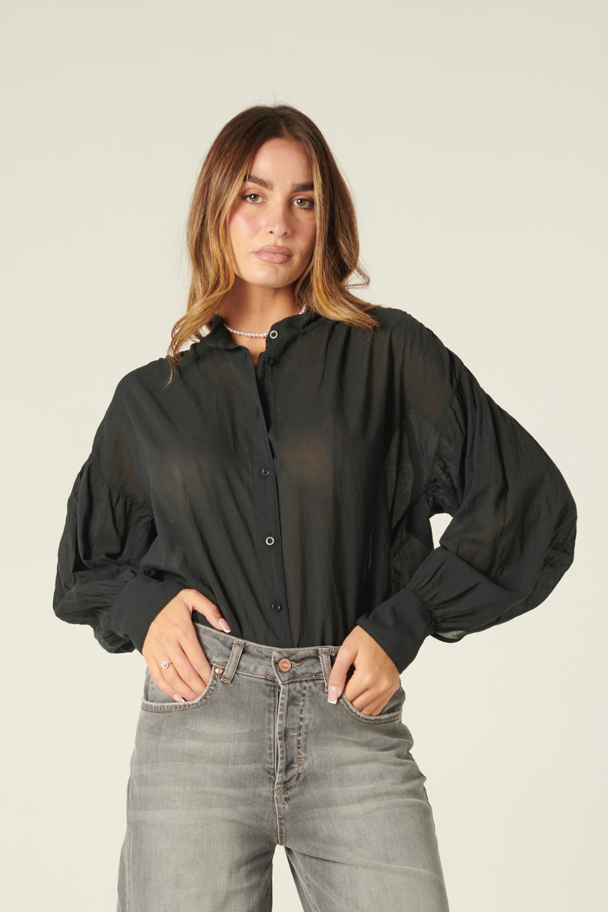 Camicia Yanira in mussola con manica a sbuffo