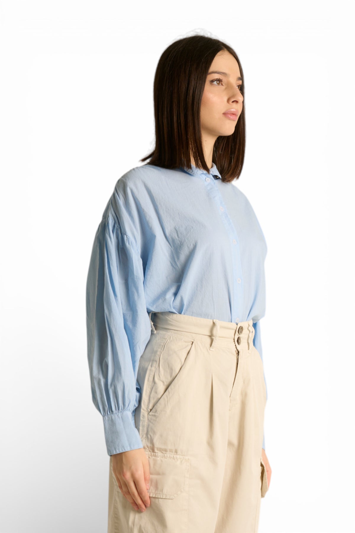 Camicia Yanira con collo coreano e maniche a sbuffo