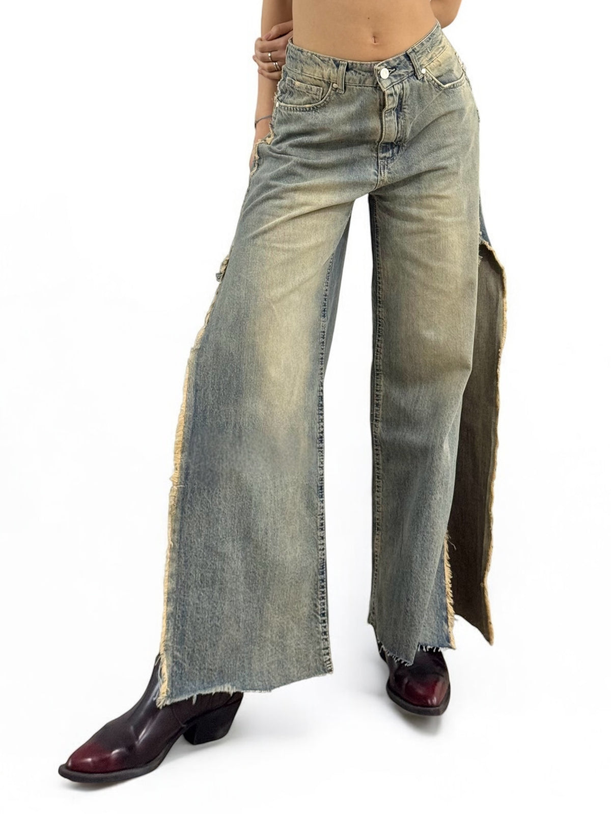 Jeans CALI con aperture laterali