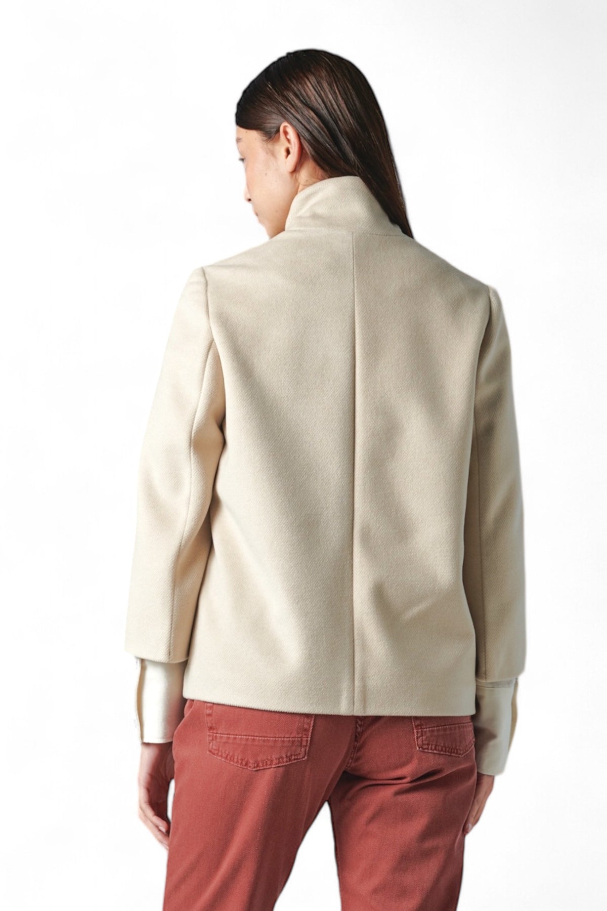 Cappa beige con abbottonatura moschettone