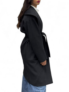 Cappotto lunghezza media nero con collo sciallato