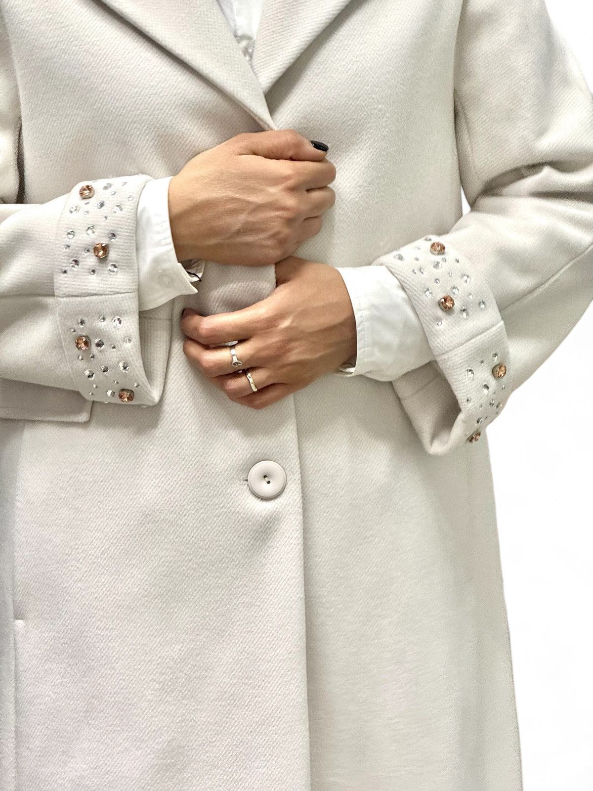 Cappotto regular ghiaccio con applicazione strass e pietre su rovescina