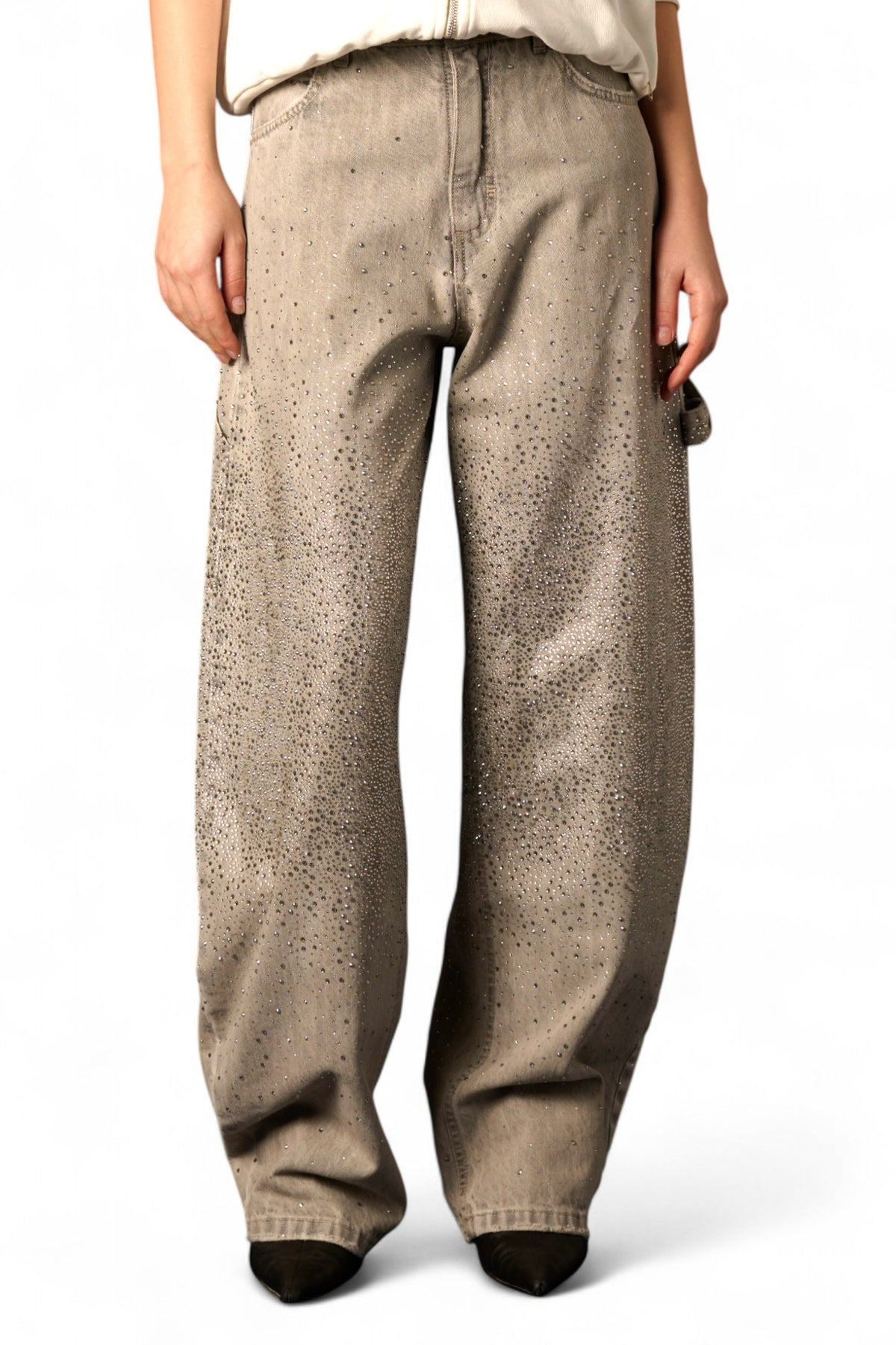 Jeans Charli barrel fit in denim grigio con esplosione strass