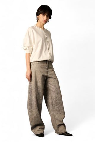 Jeans Charli barrel fit in denim grigio con esplosione strass