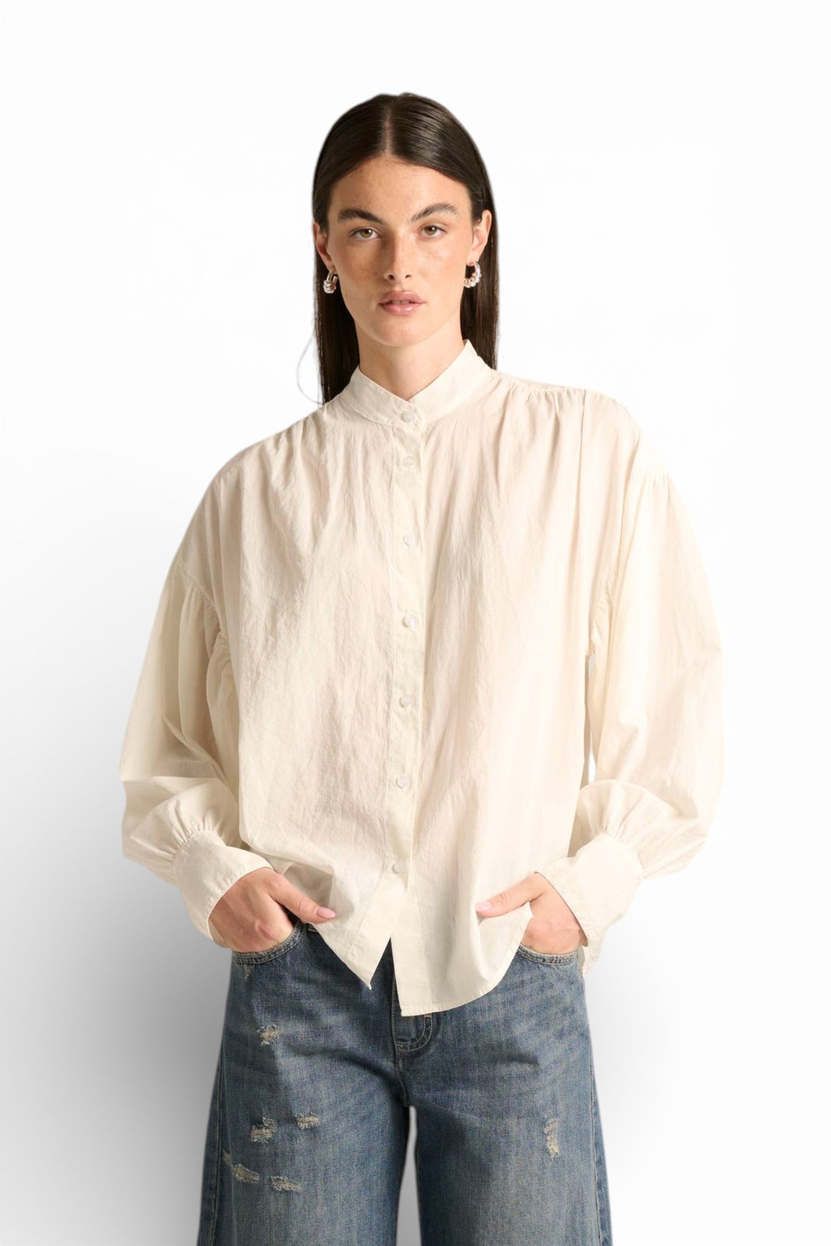 Camicia Yanira con collo coreano e maniche a sbuffo