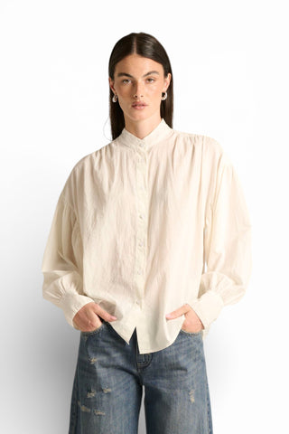 Camicia Yanira con collo coreano e maniche a sbuffo