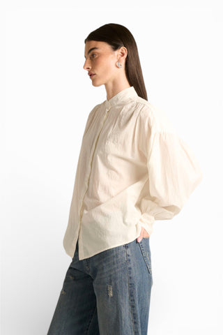 Camicia Yanira con collo coreano e maniche a sbuffo