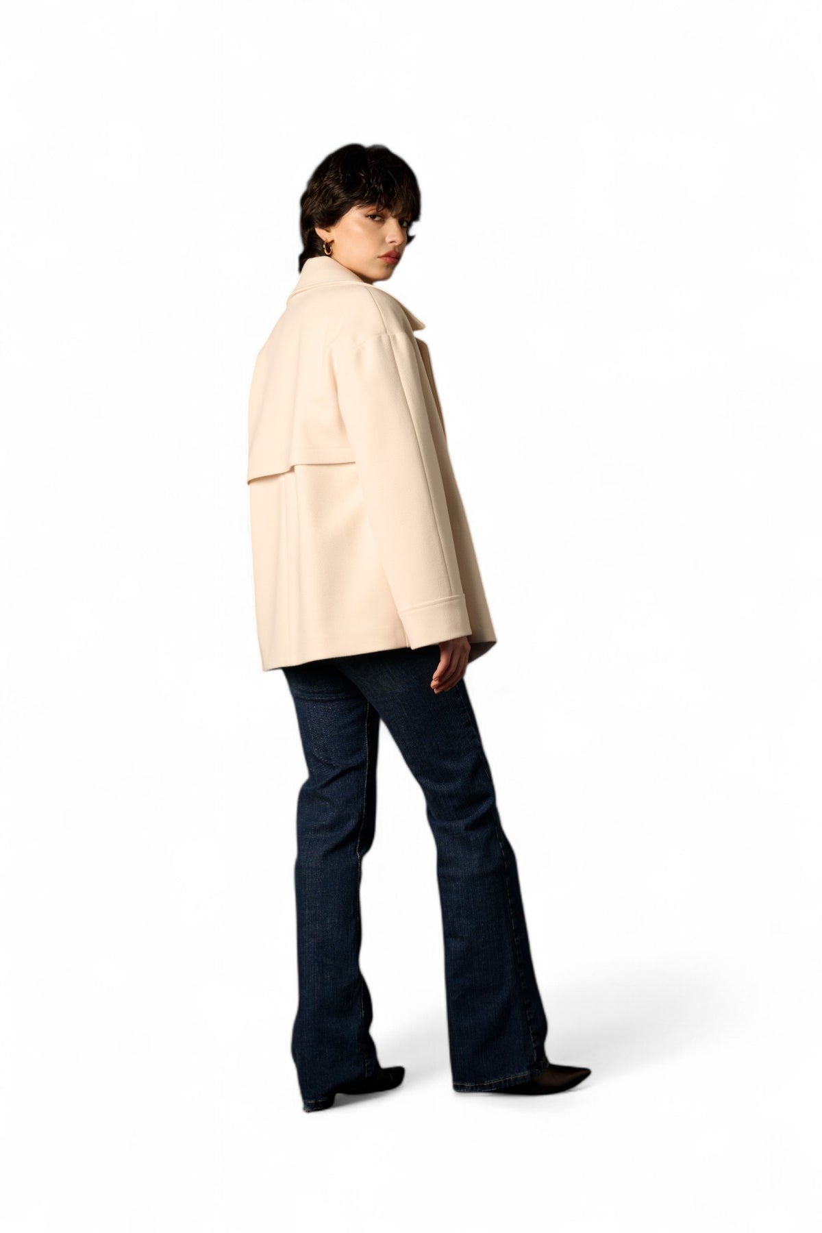 Cappottino Sara relaxed fit - modella taglia S altezza 175cm lunghezza corta
