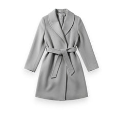Cappotto Sonya con collo sciallato e fusciacca in vita - vista frontale elegante
