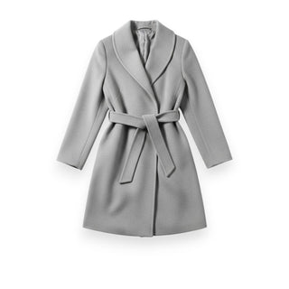 Cappotto Sonya con collo sciallato e fusciacca in vita - vista frontale elegante
